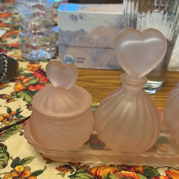 3 gorgeous satin pink swirl perfume bottles with a tray - Picture 3 of 4
